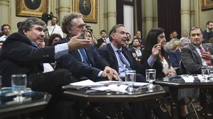 Senadores del PJ debaten quién conducirá la bancada y si confluyen en un interbloque
