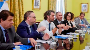 El Gobierno nacional planea congelar el sueldo a los funcionarios políticos