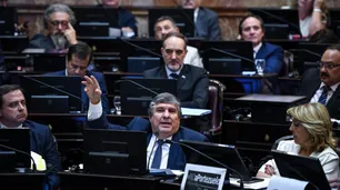 El kirchnerismo vinculó el ataque a Leopoldo Moreau con su rol en la Bicameral de Inteligencia