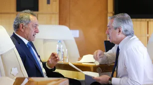 A tres días de bajarlo para negociar con Sergio Massa, Alberto Fernández viajó con Daniel Scioli a Brasil