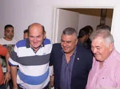 De tu querida presencia, Comandante 'Chiqui' Tapia
