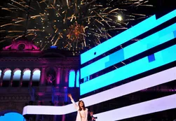 Cristina a la Plaza: "Nos quieren correr con buitres desplumados"