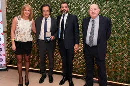 Adepa entregó una distinción a Mariano Mohadeb