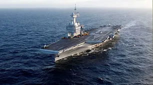 La OTAN interceptó un dron ruso cerca de un portaaviones francés y crece la tensión militar en Europa