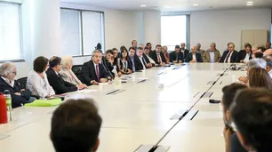 Alberto F. reunió a 50 figuras para apuntalar su plan contra el hambre