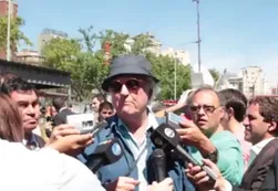 Pino quiso solidarizarse por el choque en Once, pero fue abucheado