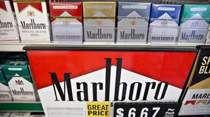 La decisión de Walmart de dejar de vender cigarrillos provoca una caída de las tabacaleras