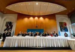 Con rezos del Papa, empezó la urgente discusión en Suiza por el conflicto sirio