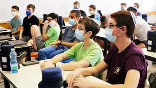 Israel obliga a docentes que no se vacunen a presentar dos tests negativos por semana