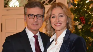Una carta premonitoria, manchas de sangre y un cable en el cuello: encontraron sin vida al marido de una eurodiputada italiana