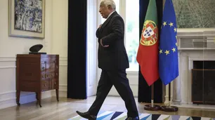 Renunció el primer ministro acusado por corrupción, tráfico de influencias y malversación