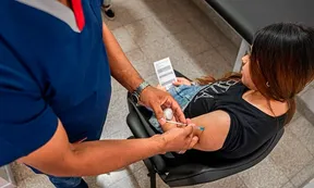 Córdoba: analizan adelantar a marzo la campaña de vacunación antigripal por el brote de gripe H3N2 en Europa