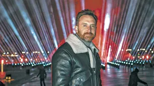 David Guetta abrió 2021 desde el Louvre y habló a favor de las vacunas