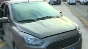 Otro peligro al volante: cruzó en rojo en Juan B. Justo, chocó y escapó del lugar