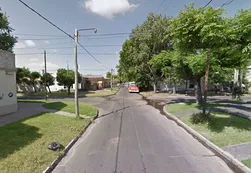 "Sacá a la nena que no nos sirve", gritó un ladrón al robar un auto