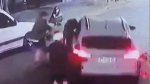 Tras intentar escapar de un robo, una mujer atropelló a una vecina