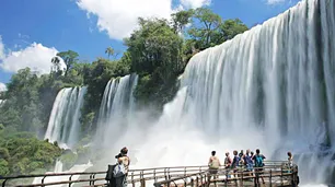 La economía argentina creció en febrero impulsada por el turismo