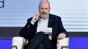 Sturzenegger criticó a la persona que presentó el amparo por Vialidad: "Viajaba en el avión privado de Lázaro Báez"