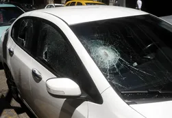 Envían a Juicio oral al hombre que rompió un auto a hachazos