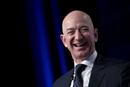 Amazon eleva salario mínimo para empleados de EEUU y Reino Unido