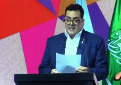 Feria del Libro: abuchearon al secretario de Cultura y escritores mostraron carteles de Bayer