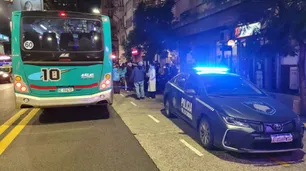 En un 152 y un 10 iban más ladrones que pasajeros: 9 detenidos (todos con prontuario)