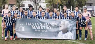 El equipo femenino de Talleres homenajeó a Luis Galván
