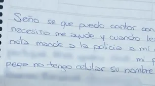 Usó el cuaderno de su hijo para pedirle ayuda a la maestra: "Seño, mande a la policía a mi casa"