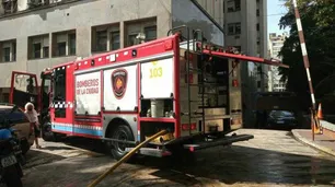 Sofocan un incendio en el subsuelo del Hospital de Clínicas: atendieron a tres personas