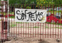Ya son 92 las plazas con rejas y sigue la polémica por el Parque Lezama