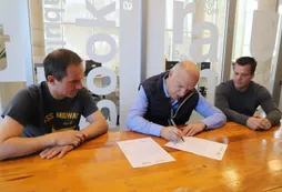 De cara a las elecciones, Grindetti firma 35 compromisos de gestión