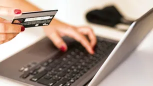 Los precios en línea de Estados Unidos disminuyen anualmente