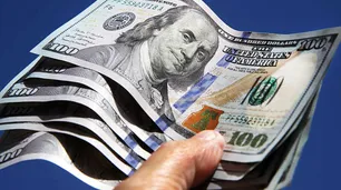 Economistas analizan qué pasará con el dólar y los impactos que genera cuando sube