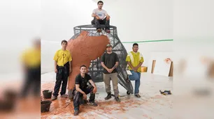Gabriel Chaile, el artista tucumano que lleva su "cotizado barro" a Punta del Este