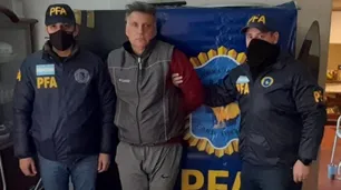 Pistola cromada, 90 balas y manopla para golpear: cómo fue la detención del ex novio de Moria Casán