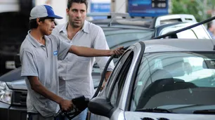 Otra vez sube la nafta: YPF aumentó 10% sus precios y Axion un 8,9%
