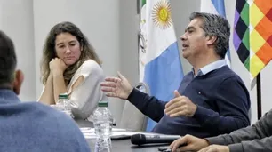 Piden procesar a Capitanich por firmar adjudicaciones de tierras a socios de una funcionaria