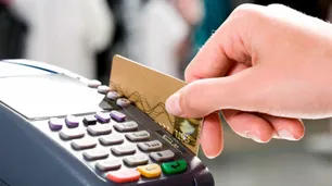 El Gobierno elimina las retenciones a cuenta de Ganancias e IVA para los comercios