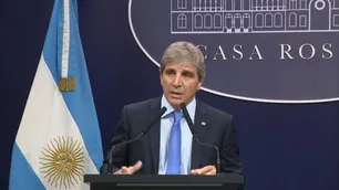 Luis Caputo afirmó que cumplirá las metas con el FMI y dio detalles de la reforma impositiva que se viene