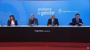 El Gobierno intenta restarle trascendencia al tema del avión venezolano: "No había impedimento para que lleguen al país"