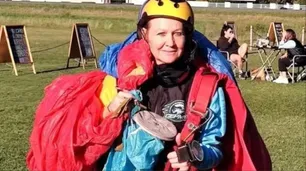 Conmoción en Miramar: una mujer murió luego de que su paracaídas no se abriera al saltar de una avioneta