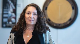 Hijo de Cristina Caamaño demorado por posesión de marihuana y artículos históricos