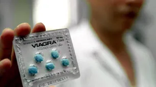 Fue a una farmacia a comprar ibuprofeno para su hijo, le dieron viagra y el niño terminó internado