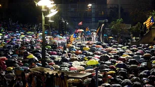 Miles de catalanes protestan por las condenas que recibieron los independentistas