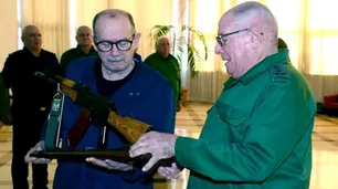 Silvio Rodríguez pidió “su AKM” y el gobierno de Miguel Díaz-Canel se lo entregó: “Estoy dispuesto a pelear”