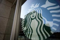 Starbucks vende una colorida versión de frappuccino para Halloween