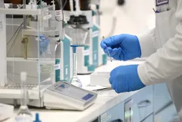 La ANMAT inhabilitó al laboratorio Polybius