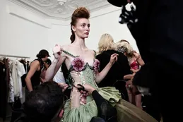 Saint Laurent y nuevas generaciones marcan el inicio de la Semana de la Moda de París
