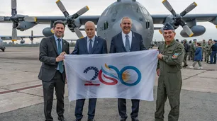 Junto a Marc Stanley, Jorge Taiana recibió la donación de un Hércules para reforzar la Fuerza Aérea