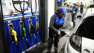 Provincias pretenden quedarse con la mayor parte del impuesto a los combustibles